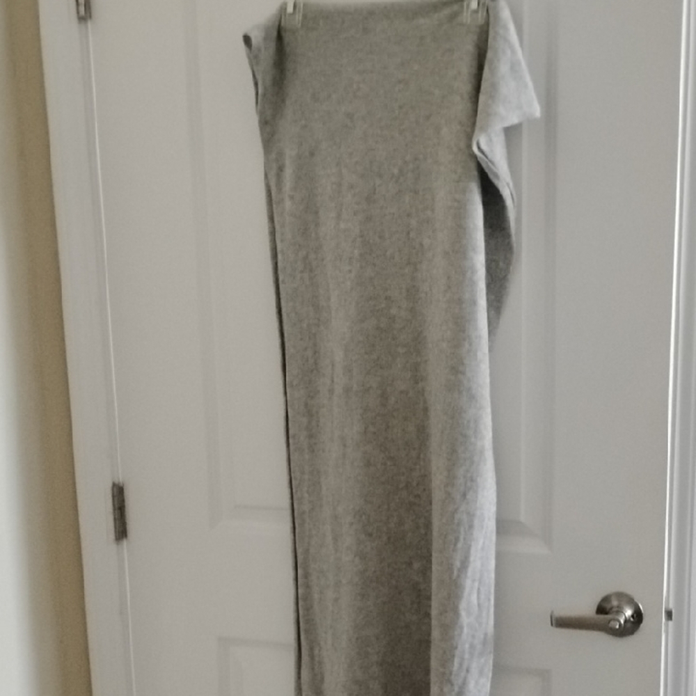 Stylish Gray Knit Scarf